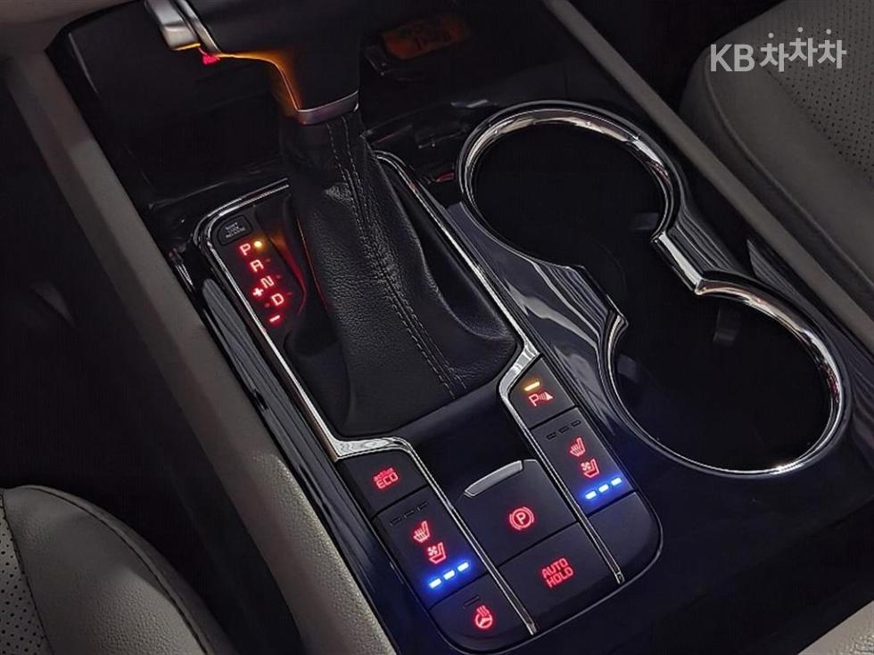 Kia Carnival — miniaturë 11