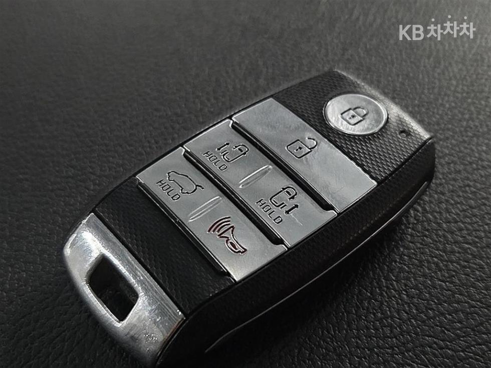 Kia Carnival — miniaturë 15