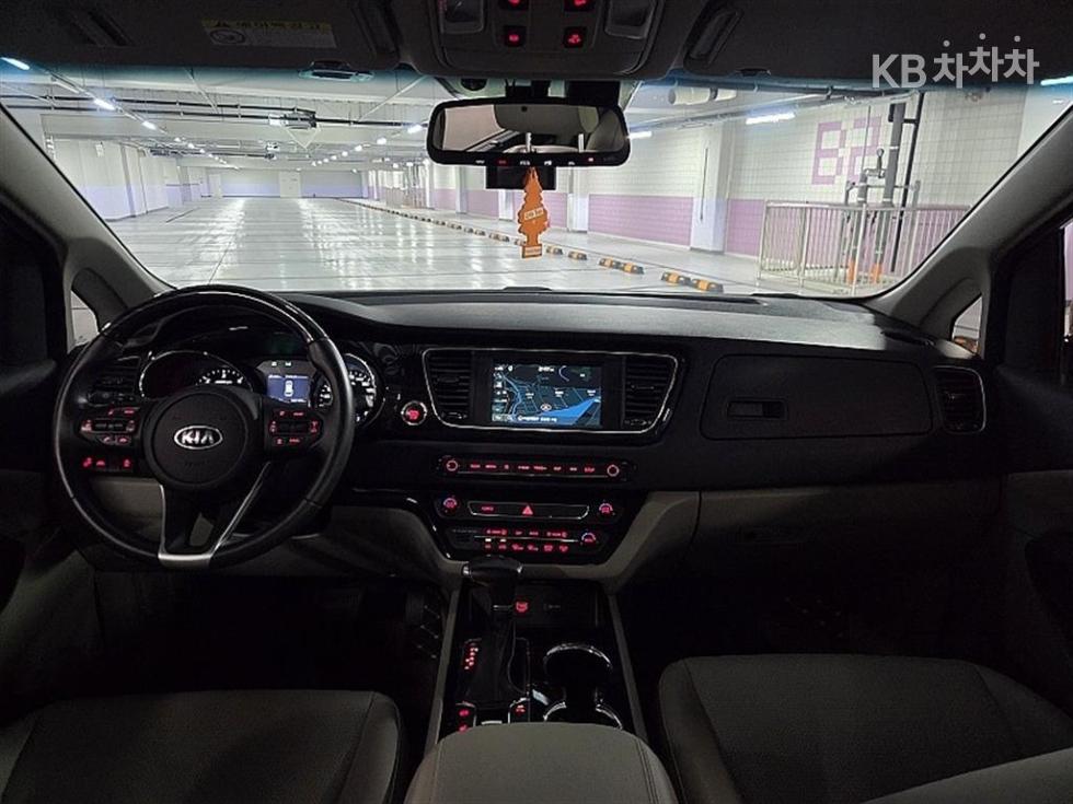 Kia Carnival — miniaturë 16
