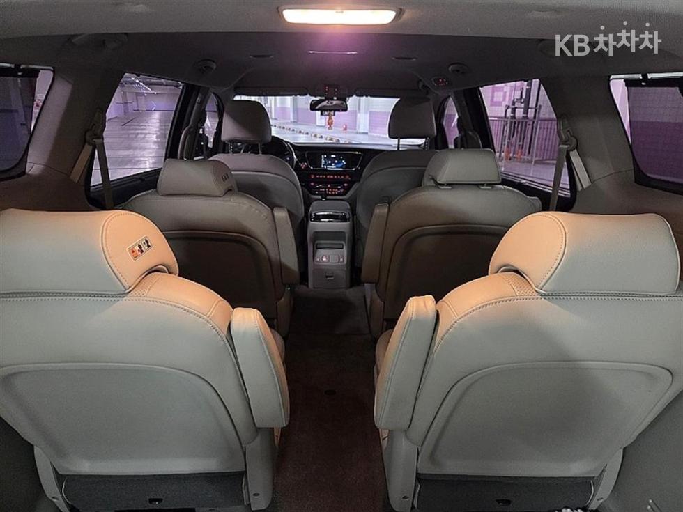 Kia Carnival — miniaturë 17