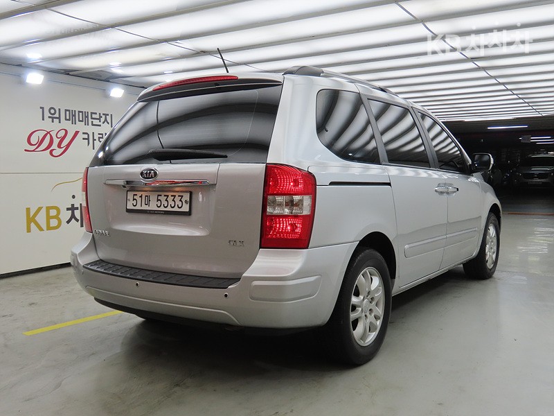 Kia Carnival — miniaturë 4