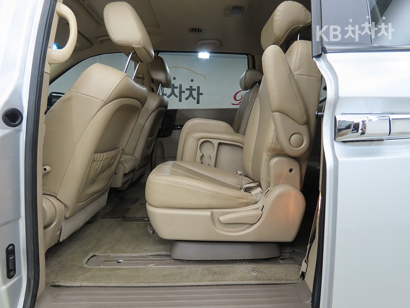 Kia Carnival — miniaturë 6