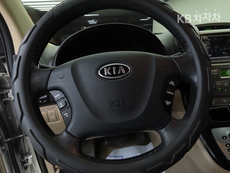 Kia Carnival — miniaturë 8