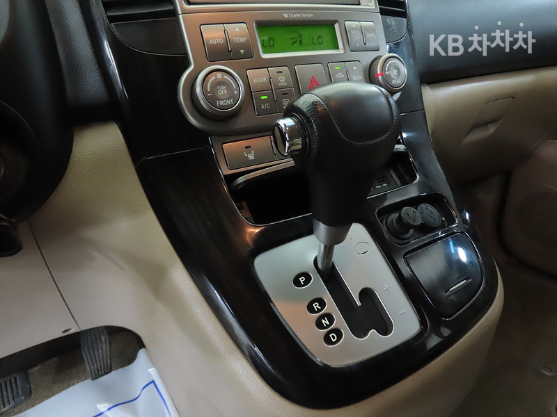 Kia Carnival — miniaturë 11