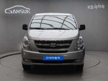 Hyundai Starex 12-Seater Wagon CVX Premium — foto 1