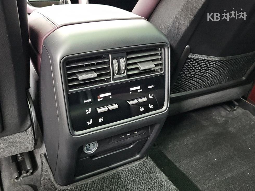 Porsche Cayenne — miniaturë 13