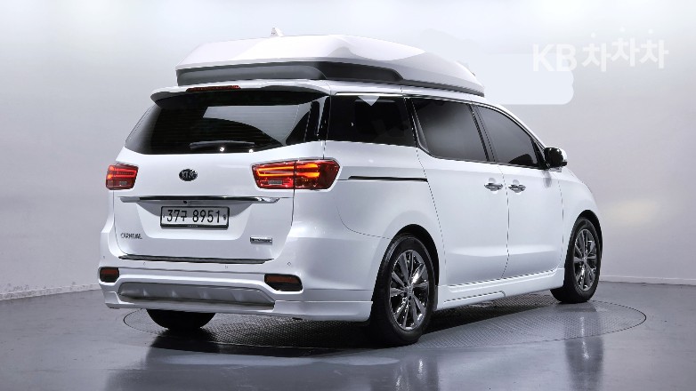 Kia Carnival — miniaturë 4