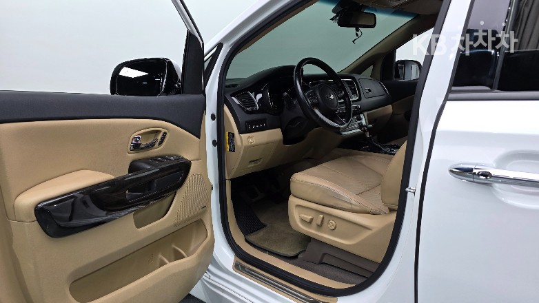 Kia Carnival — miniaturë 10