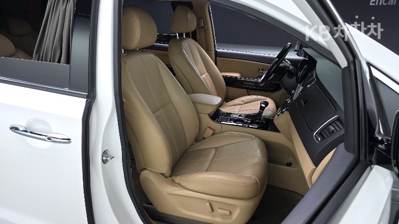 Kia Carnival — miniaturë 11