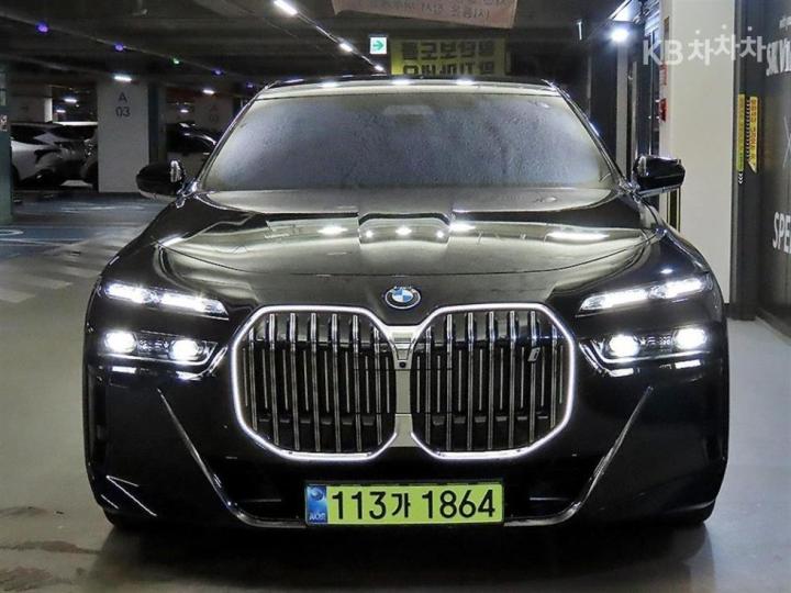 BMW i7 — miniaturë 2