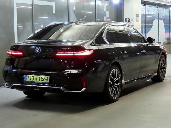 BMW i7 — miniaturë 4