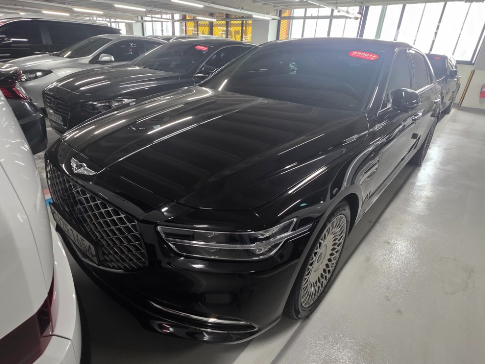 Genesis G90