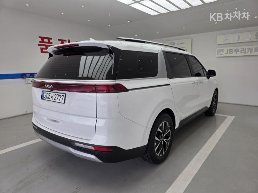 Kia Carnival — miniaturë 4