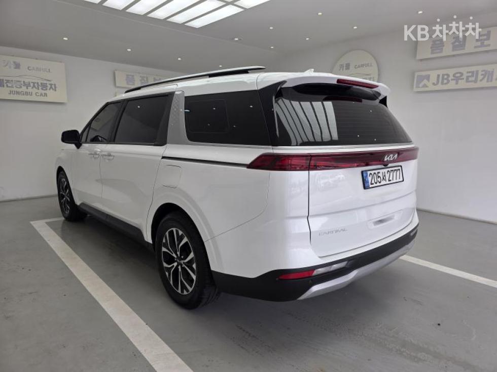 Kia Carnival — miniaturë 7