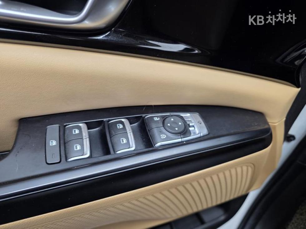 Kia Carnival — miniaturë 16