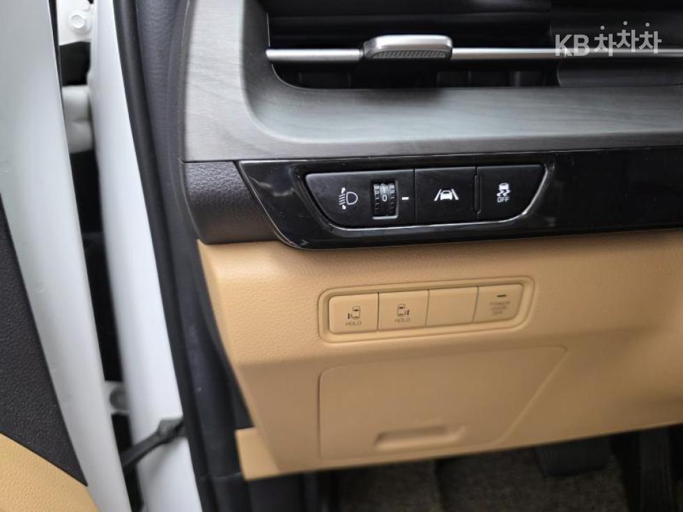 Kia Carnival — miniaturë 17