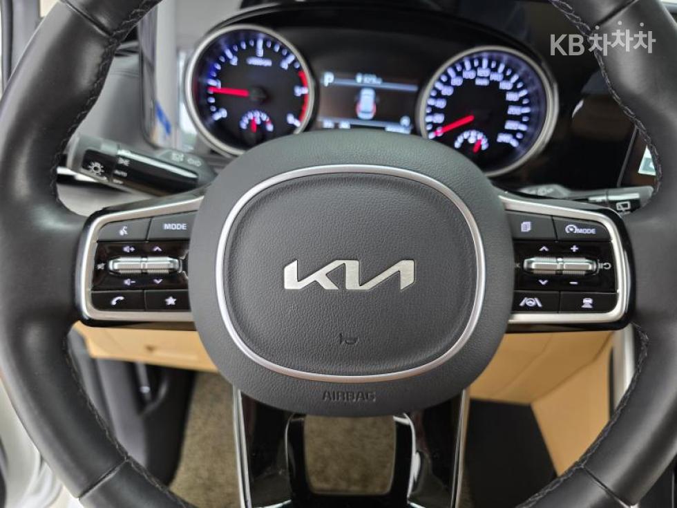 Kia Carnival — miniaturë 18