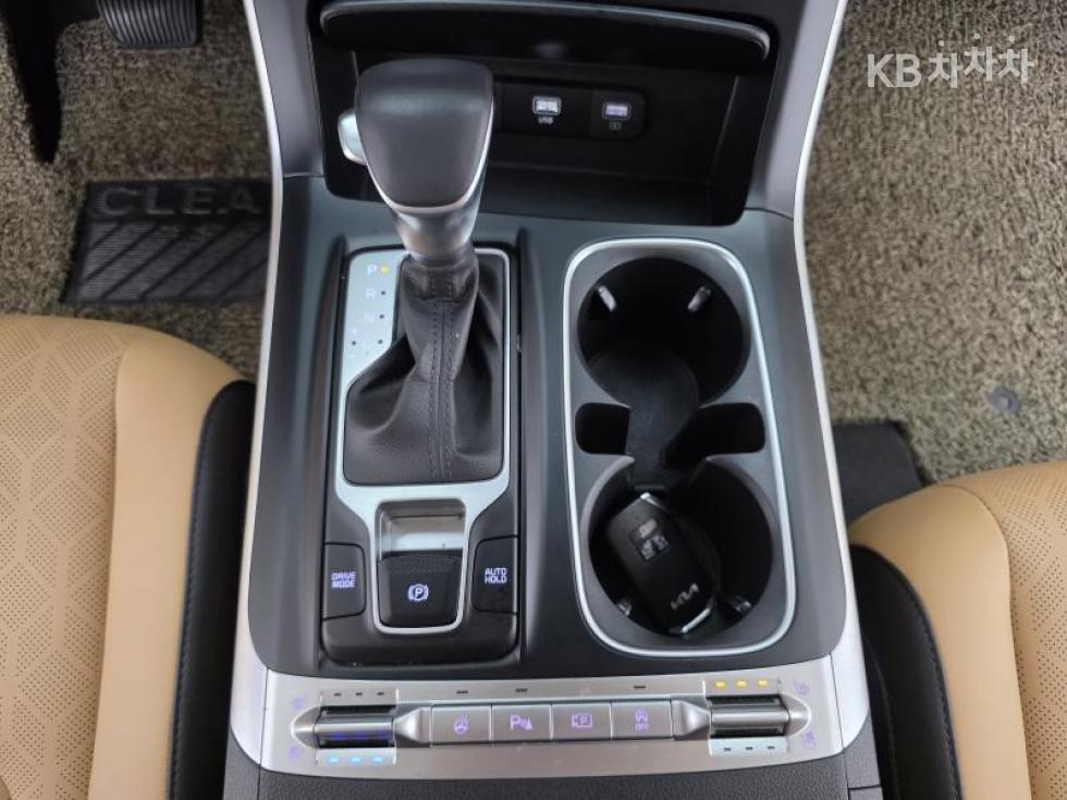 Kia Carnival — miniaturë 21