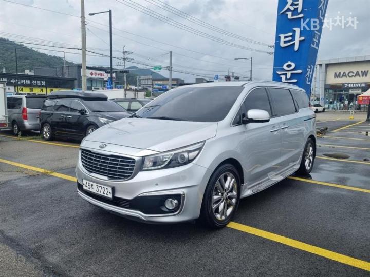 Kia Carnival 9  seats 2.2  diesel  noblesse — foto 1