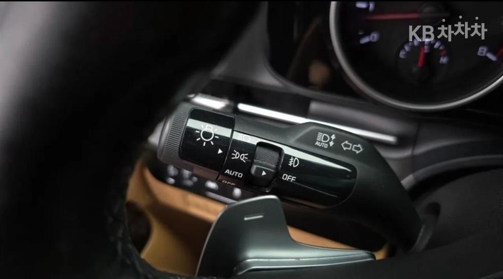 Kia Carnival — miniaturë 10