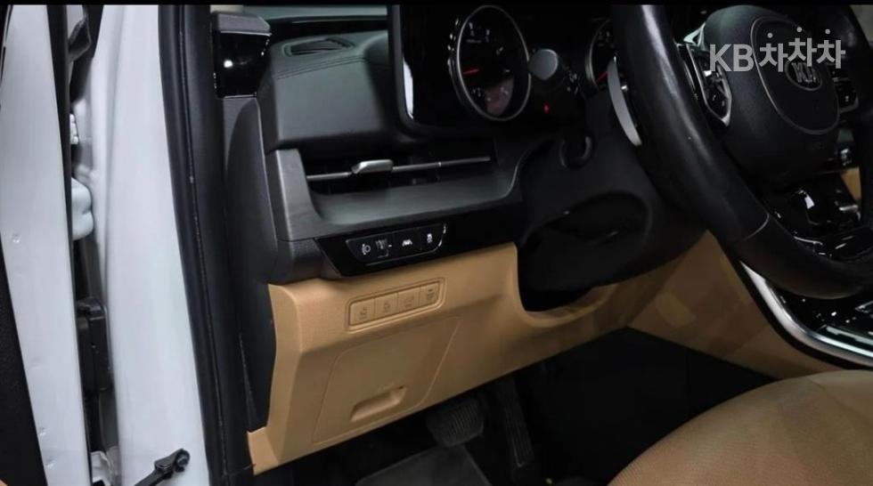 Kia Carnival — miniaturë 11