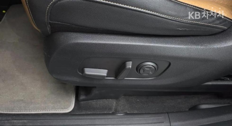 Kia Carnival — miniaturë 13