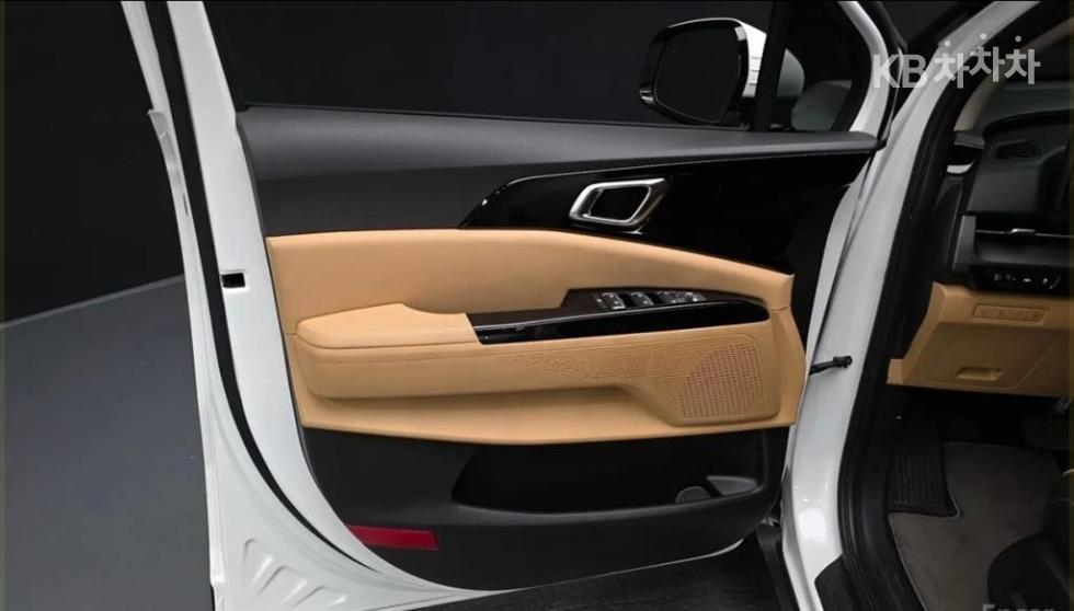 Kia Carnival — miniaturë 15
