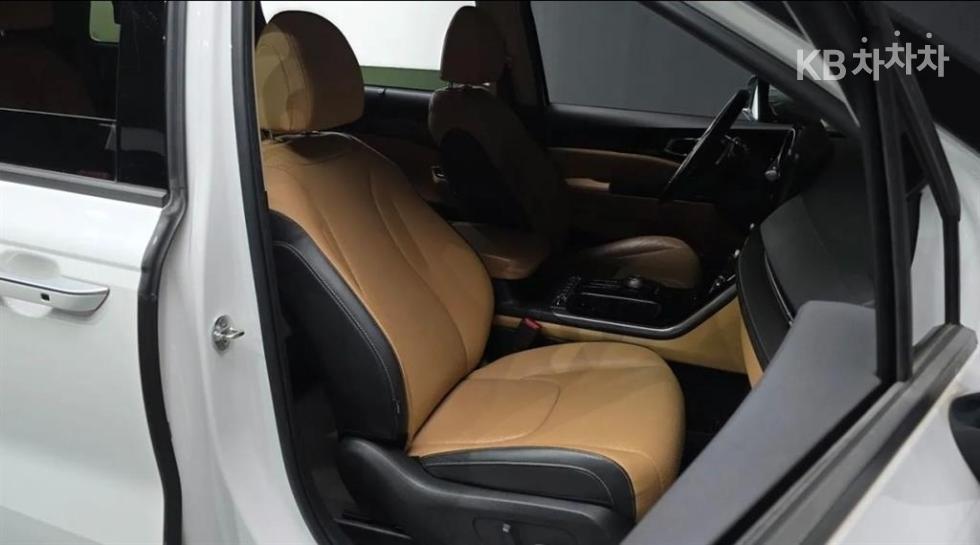 Kia Carnival — miniaturë 17