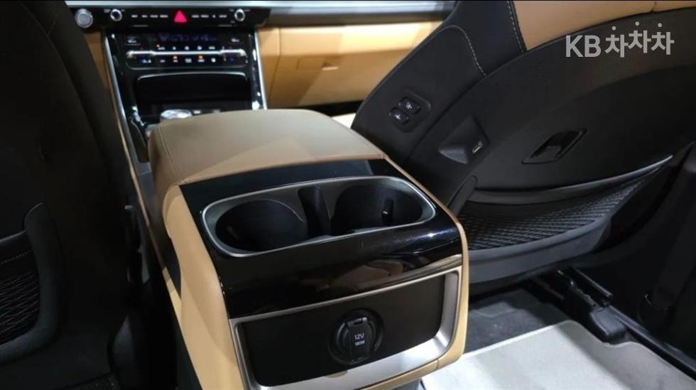 Kia Carnival — miniaturë 18
