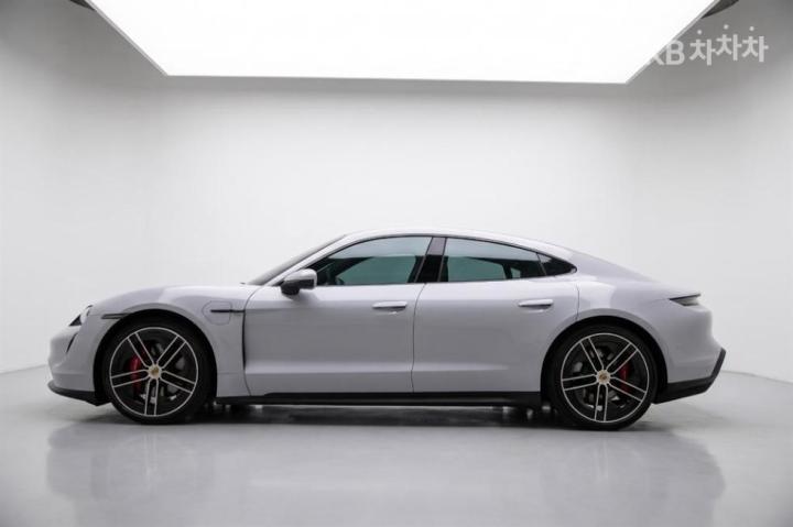 Porsche Taycan 4S — foto 1