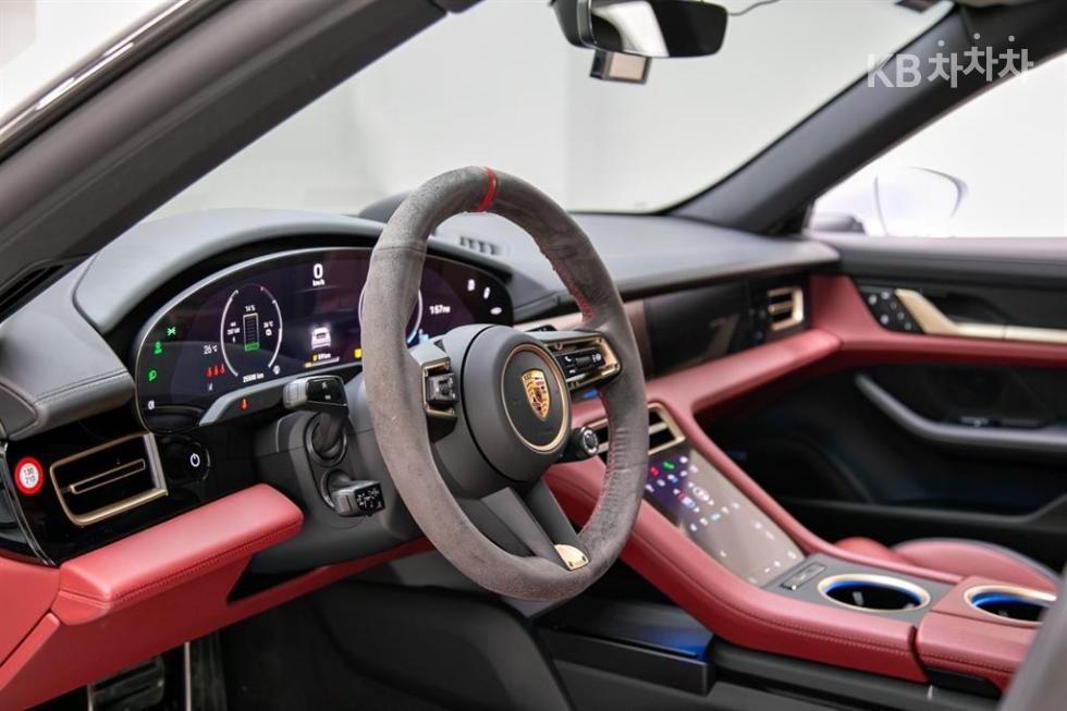 Porsche Taycan — miniaturë 6