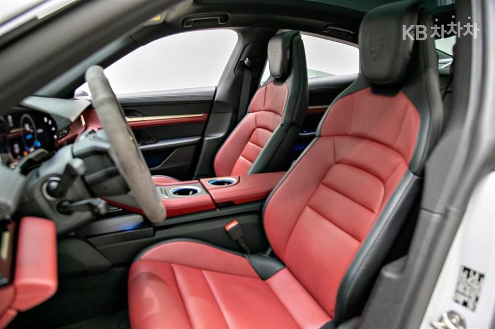 Porsche Taycan — miniaturë 7
