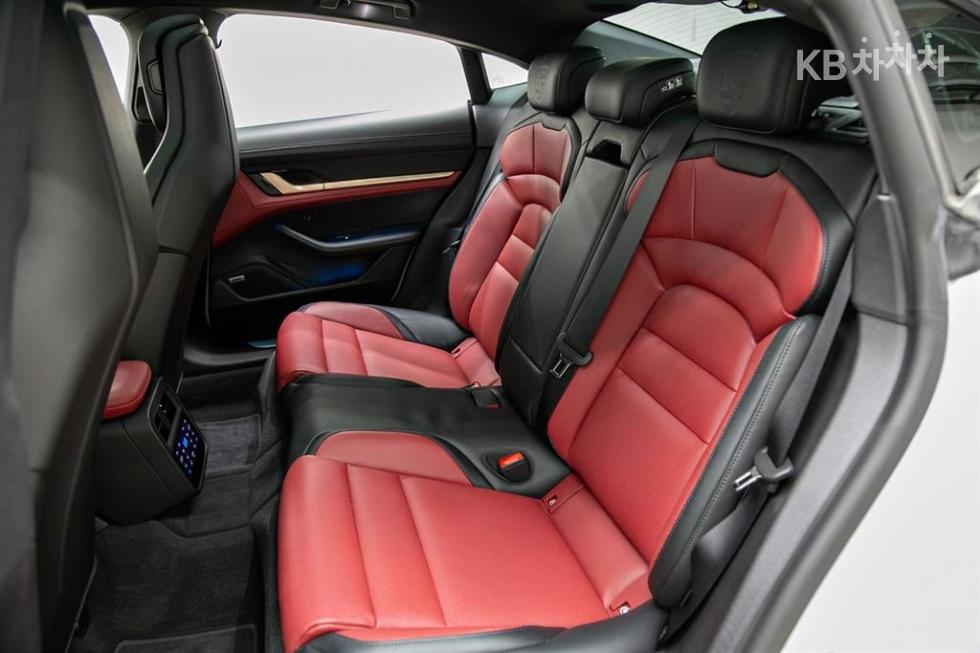Porsche Taycan — miniaturë 8