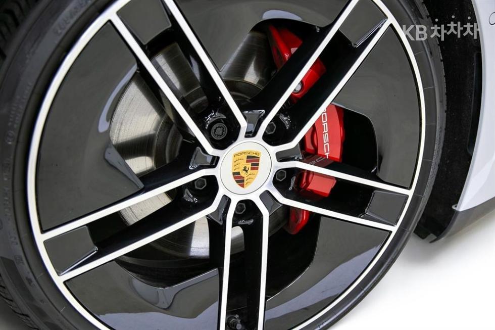 Porsche Taycan — miniaturë 12