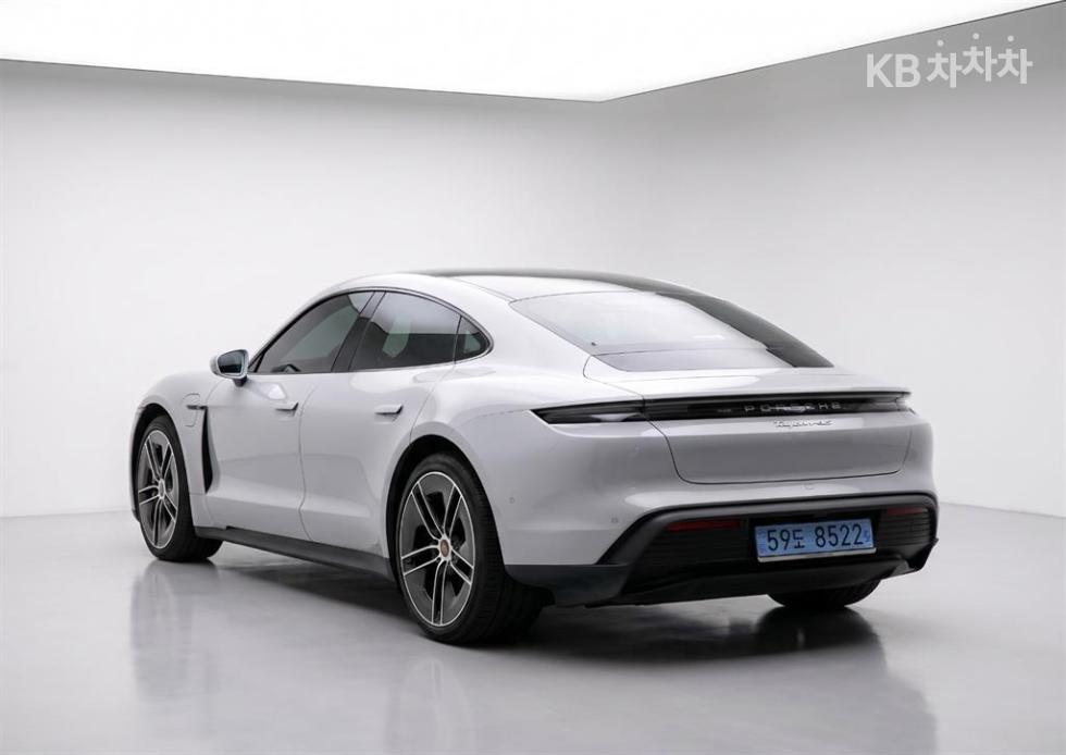 Porsche Taycan — miniaturë 18