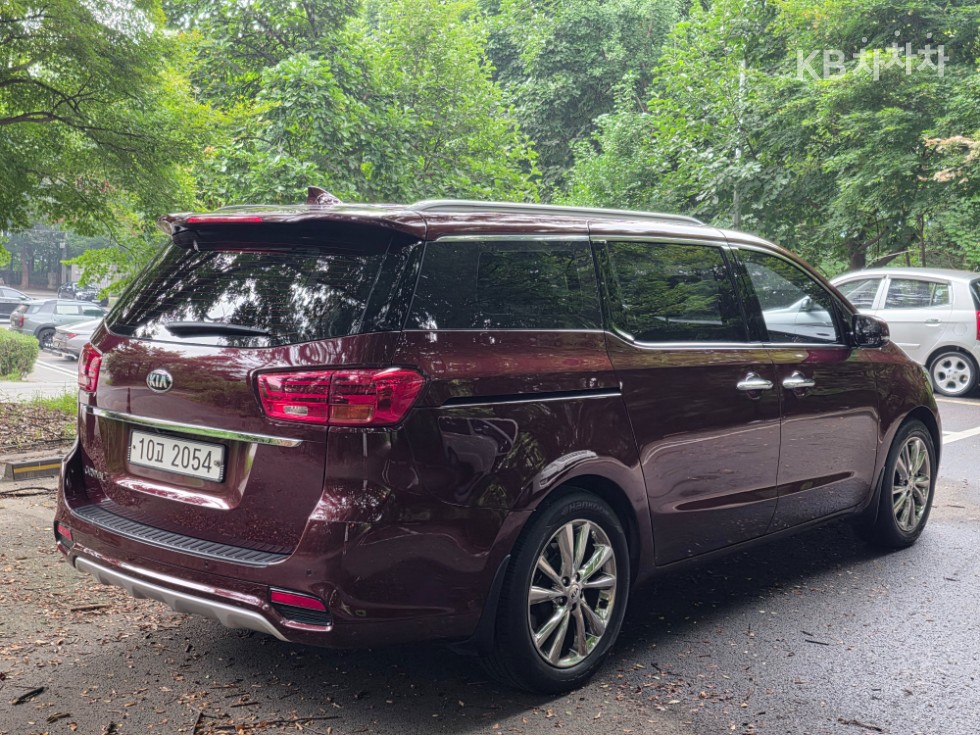 Kia Carnival — miniaturë 4
