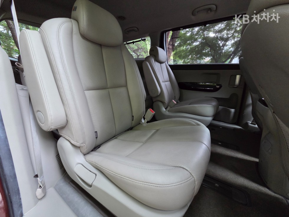 Kia Carnival — miniaturë 13