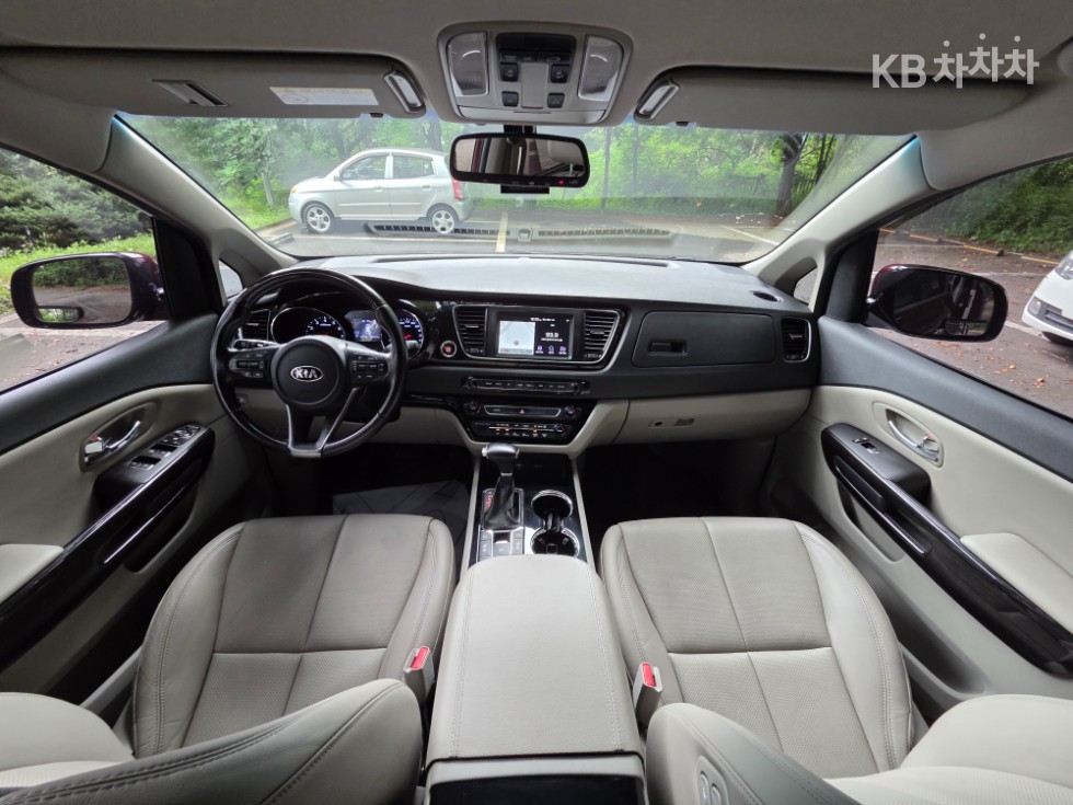 Kia Carnival — miniaturë 15