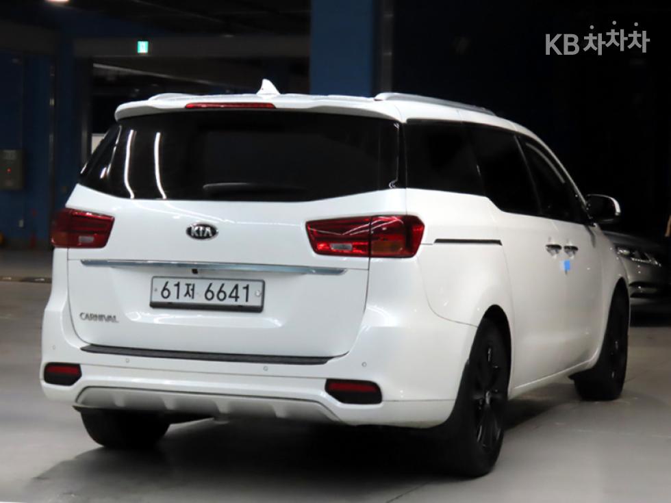 Kia Carnival — miniaturë 4
