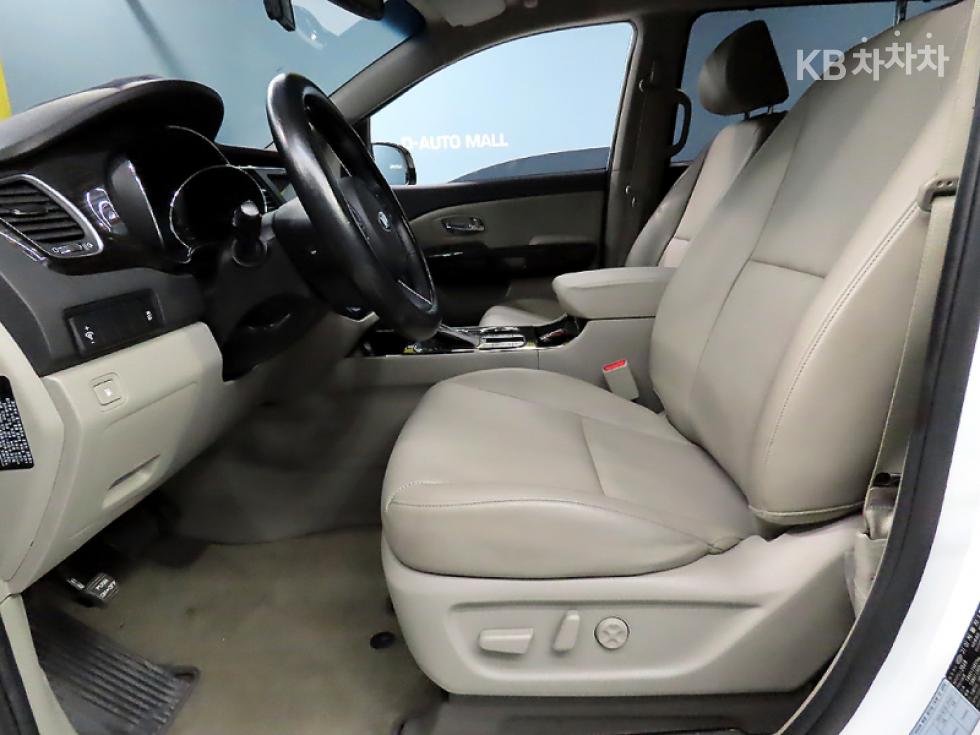 Kia Carnival — miniaturë 6