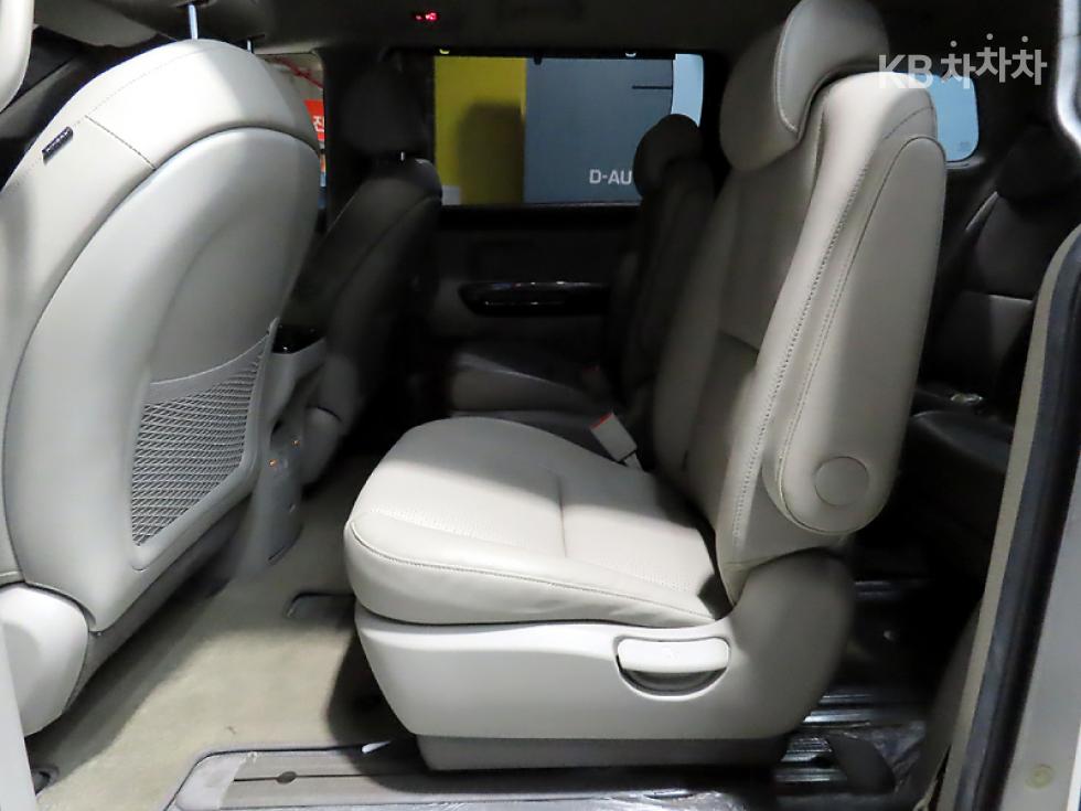 Kia Carnival — miniaturë 7