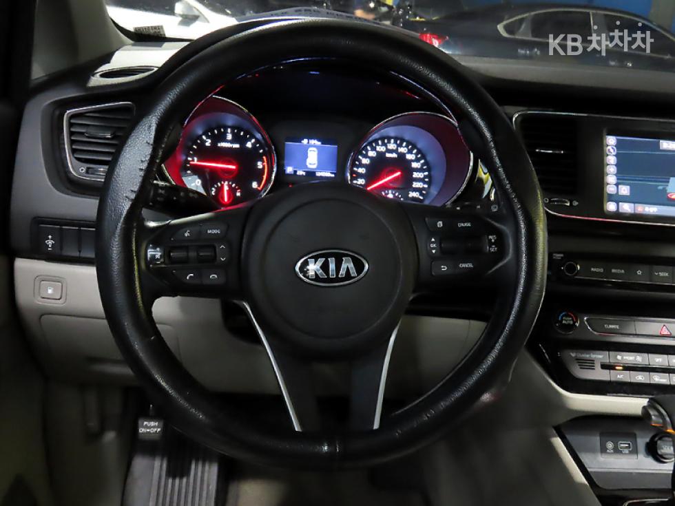 Kia Carnival — miniaturë 11