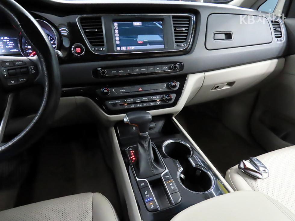 Kia Carnival — miniaturë 12