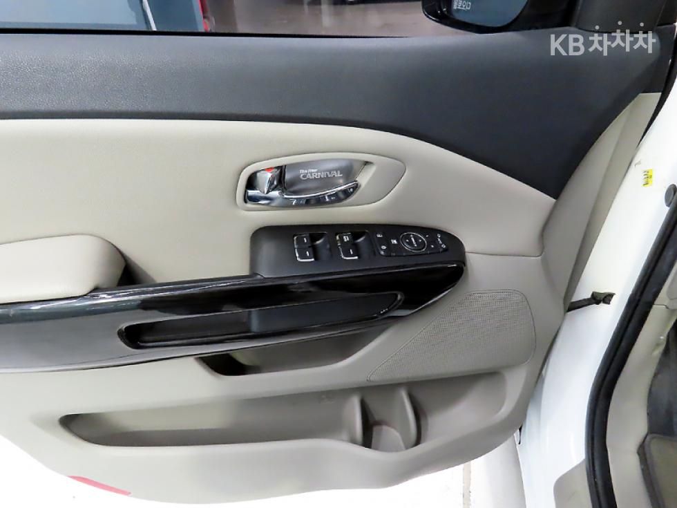 Kia Carnival — miniaturë 15