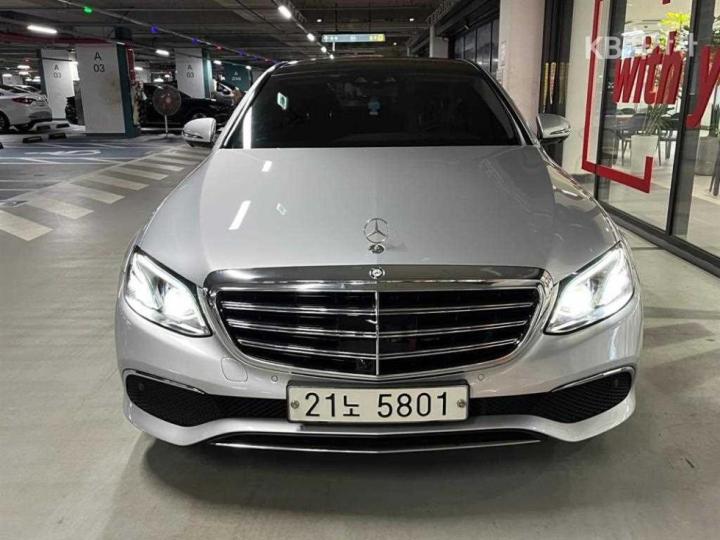 Mercedes-Benz E-klasse — miniaturë 2