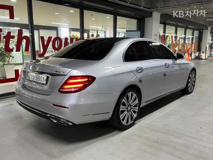 Mercedes-Benz E-klasse — miniaturë 4