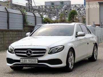 Mercedes-Benz E-klasse E220d Avantgarde — foto 1