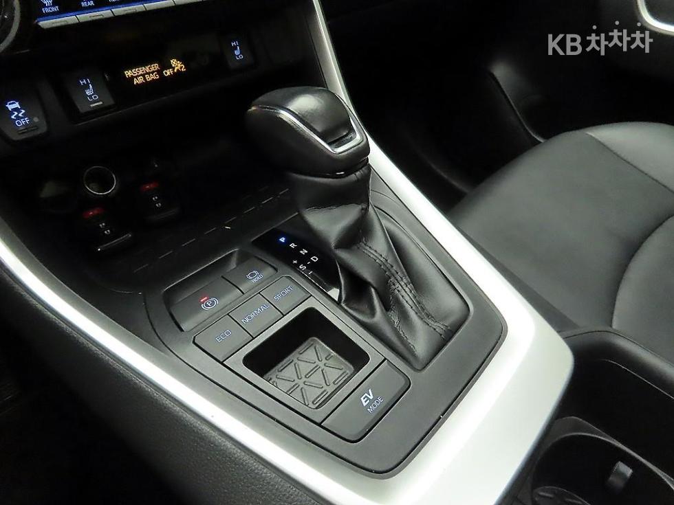 Toyota RAV 4 — miniaturë 10