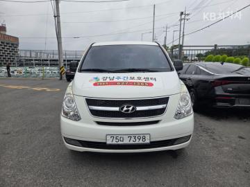Hyundai Starex 12-Seater Wagon CVX Premium — foto 1
