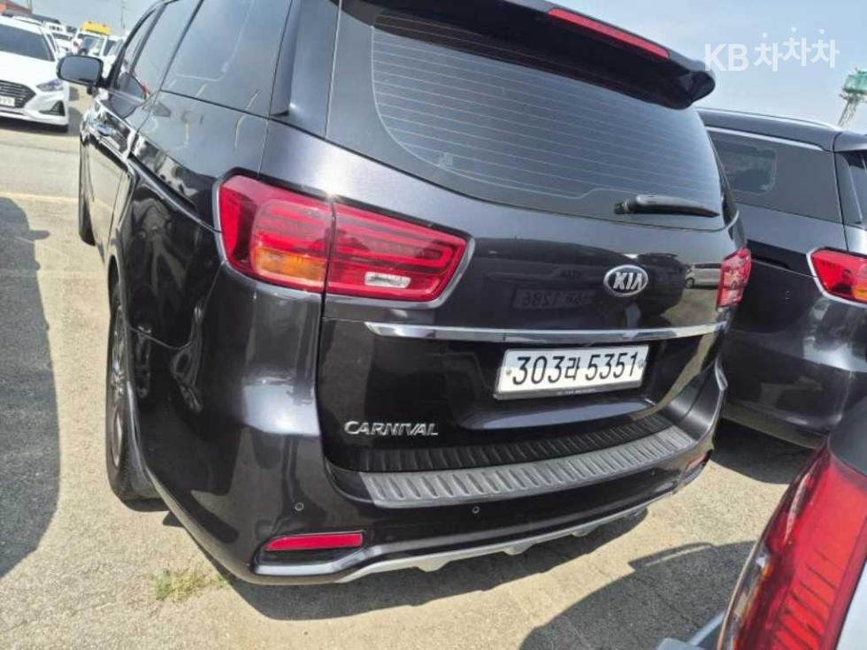 Kia Carnival — miniaturë 4